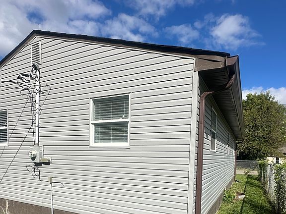 4th image of 3304 N Downey Ave