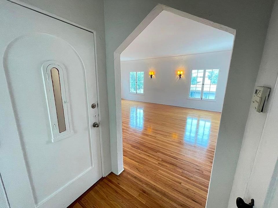 1st image of 7514 Oakwood Ave #7514