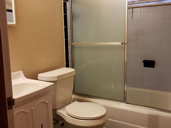 2nd image of 4284 Monroe St APT 1