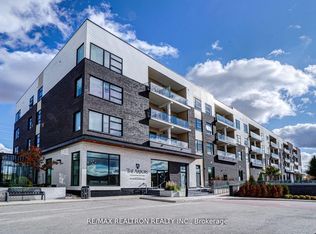 555 William Graham Dr #228, Aurora, ON L4G 3H9