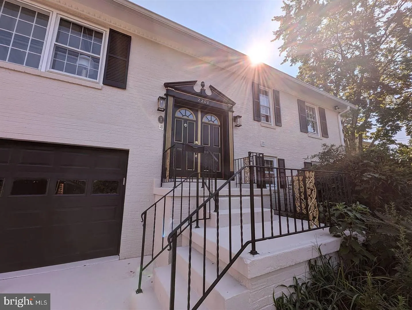 4 bed, 4.5 bath, 3250 sqft, $5,000 — Photo 1