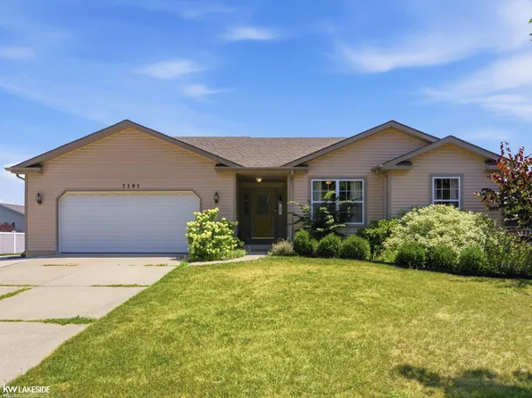 7101 Glen Oak Dr, Grand Blanc, MI 48439
