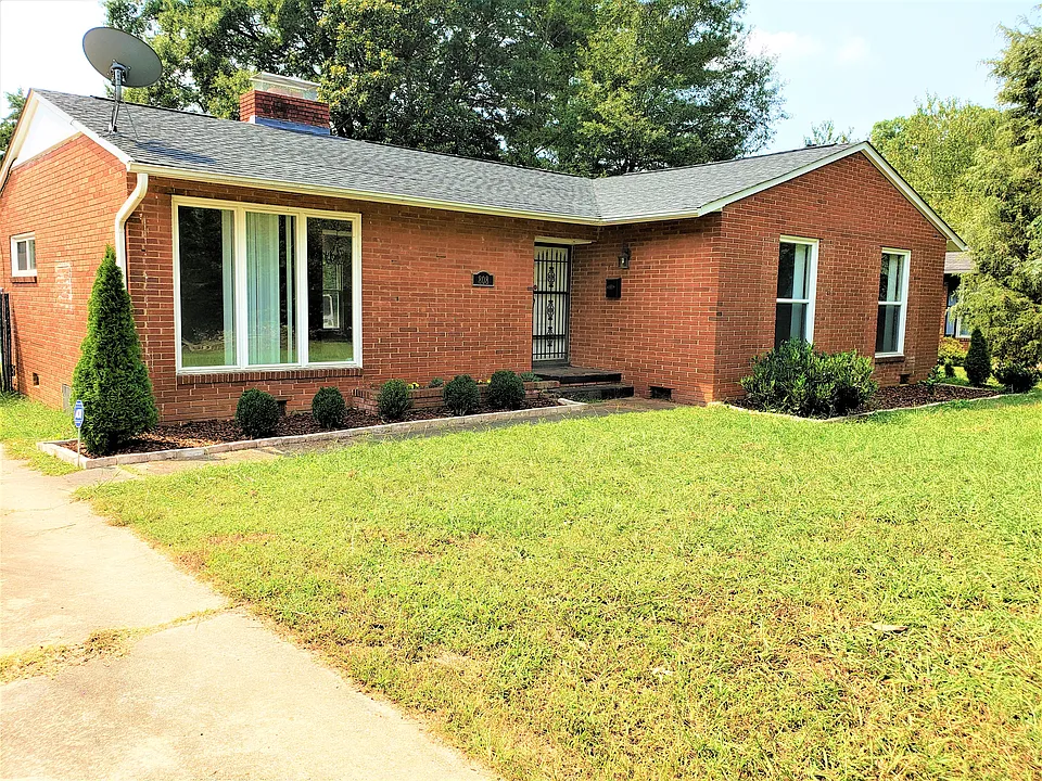 808 E Woodlawn Rd