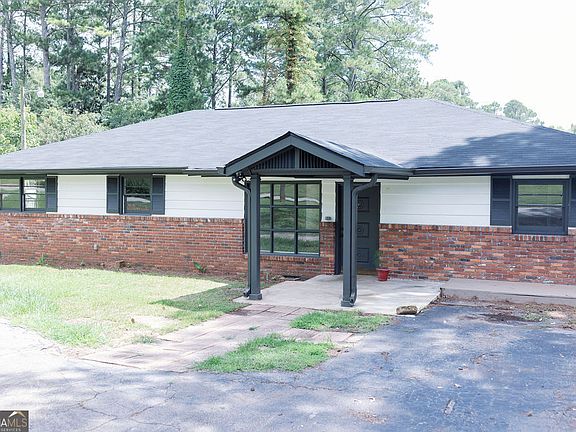 3rd image of 203 S Chilton Cres