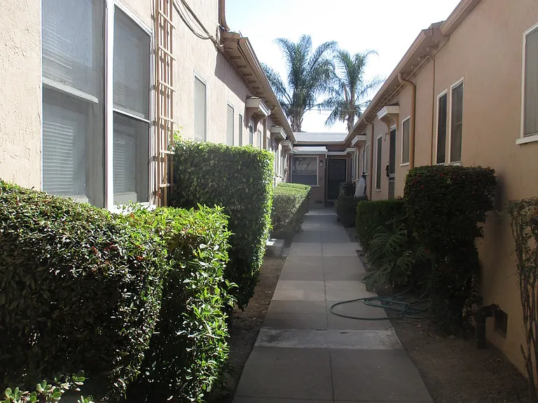 1058 Molino Ave — Photo 14