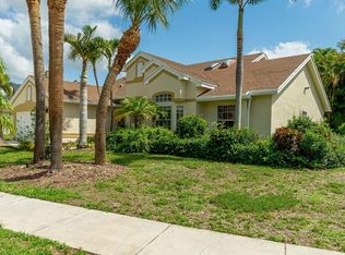 1070 Sweet Briar Pl, Wellington, FL 33414