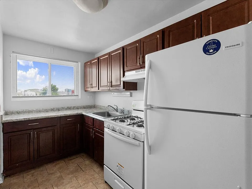 6714 N Hermitage Ave #7A