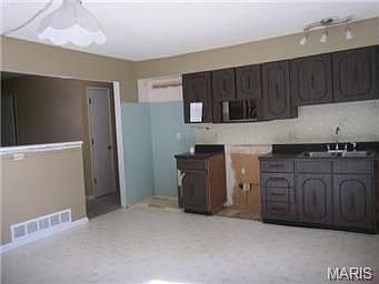 5th image of 1118 Medford Dr