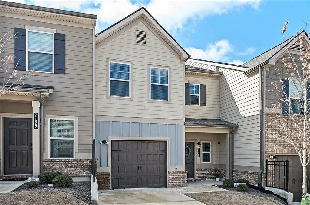 3 bed, 2.5 bath, 1504 sqft, $2,350 — Photo 2