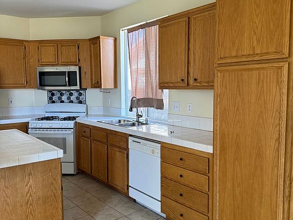 4th image of 26469 Bradshaw Dr