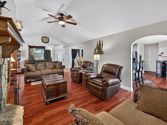 4th image of 1339 Jim Fain Rd