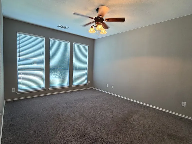 9524 Navarro St — Photo 16