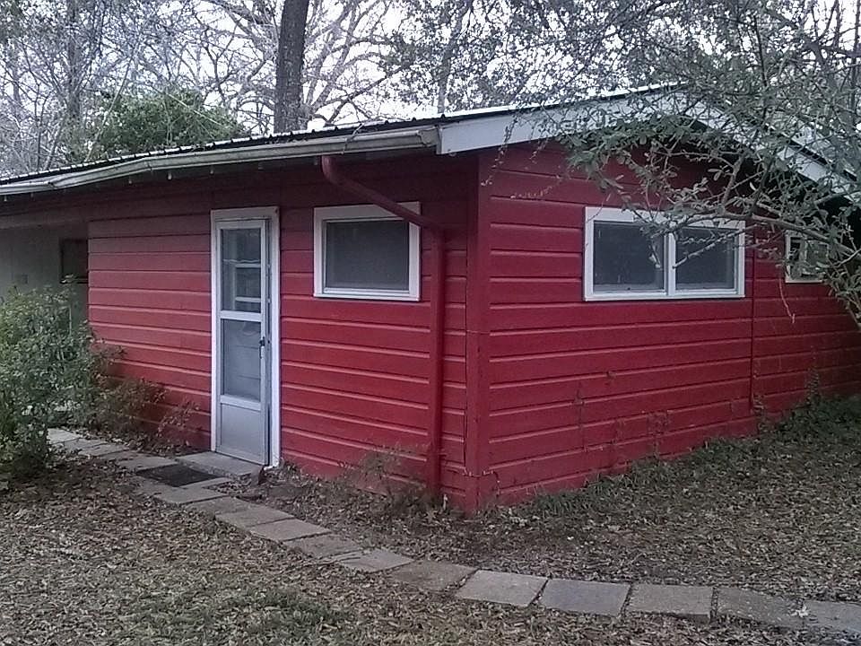 Your very own little red cottage!