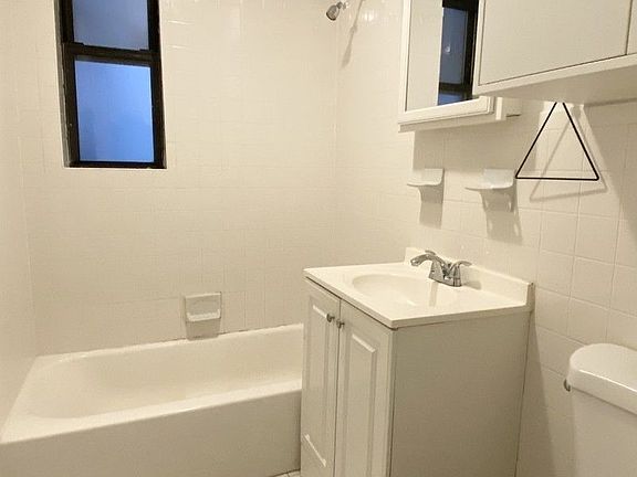 4th image of 313 W 57th St APT 4A
