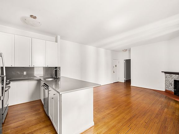 3rd image of 121 Madison Ave APT 11A