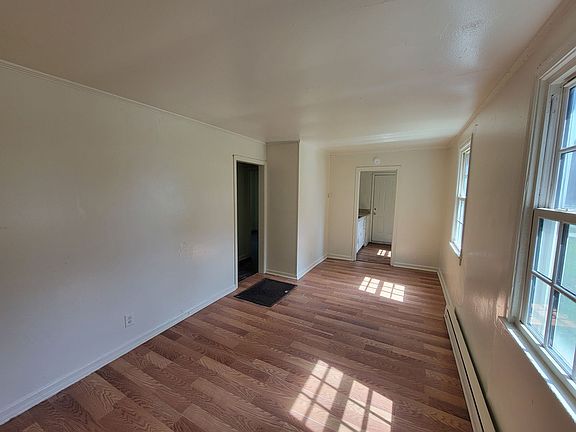 4th image of 1321 Mayfair Ave