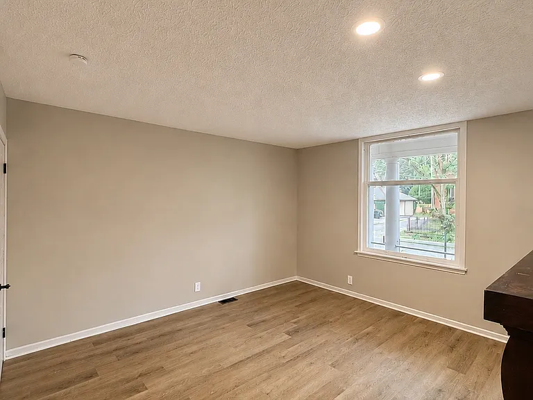 143 S Monroe Ave — Photo 14