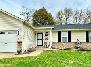 1055 Fawn Ridge Dr, O'Fallon, MO 63366