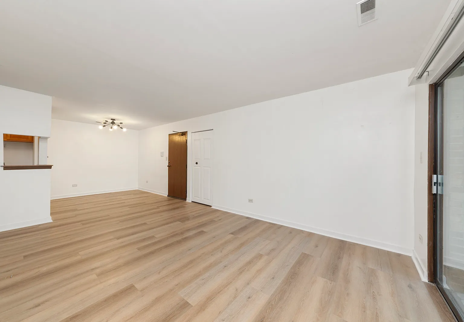 2 bed, 994 sqft, $1,900 — Photo 4