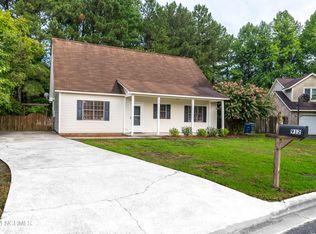 912 Autumn Dr, Greenville, NC 27834