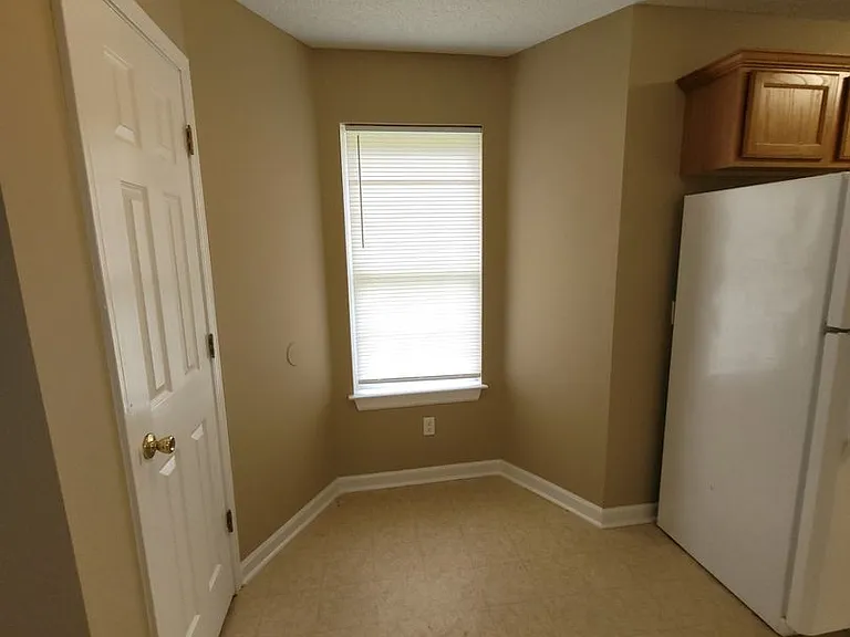 121-123 Mario Cir — Photo 6