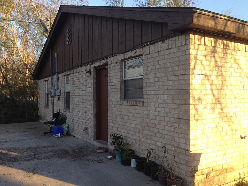 2nd image of 401 E McIntyre St
