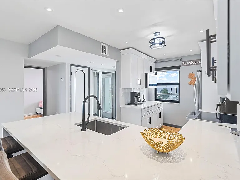 1401 N Riverside Dr #1406 — Photo 5