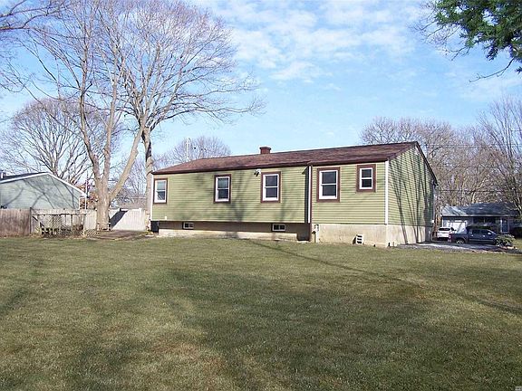 2nd image of 10 Fawn Ln W