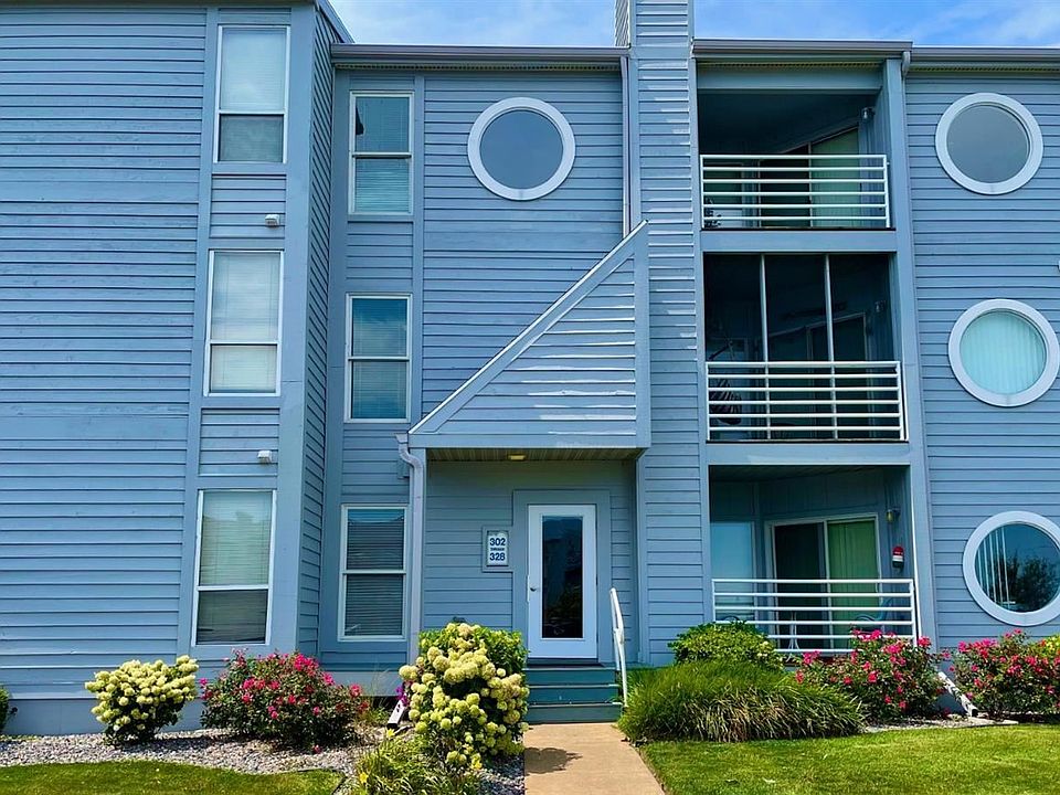 1st image of 304 Clinton Reef Dr