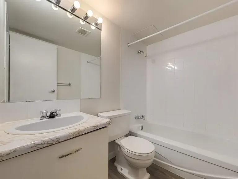 115 25th Ave SW #403 — Photo 53