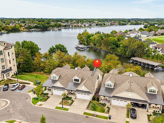 2nd image of 1024 Club View Dr #B301