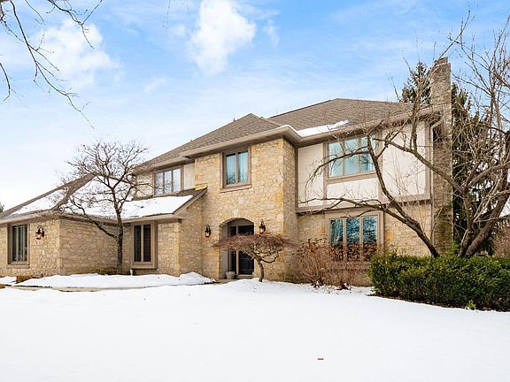 3rd image of 890 Pipestone Dr