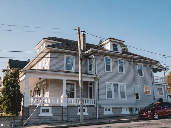 40 N 9th St, Akron, PA 17501