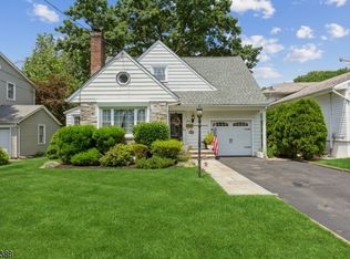 382 Huntington Rd, Union, NJ 07083