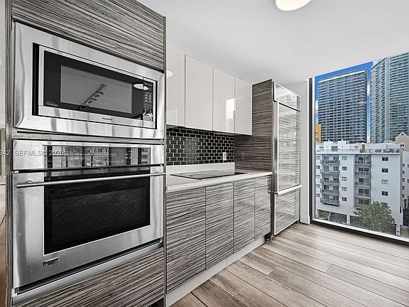 4th image of 460 NE 28th St APT 601