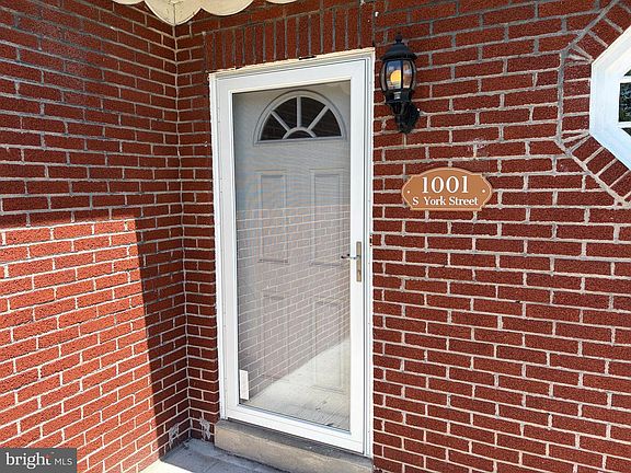 4th image of 1001 S York St
