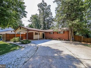 6722 Rolling Rd, Springfield, VA 22152