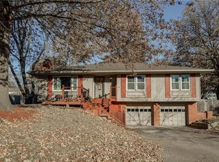 10212 W 70th St, Merriam, KS 66203
