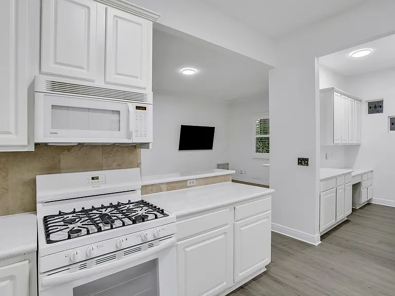 148 S Thornton Ave — Photo 37