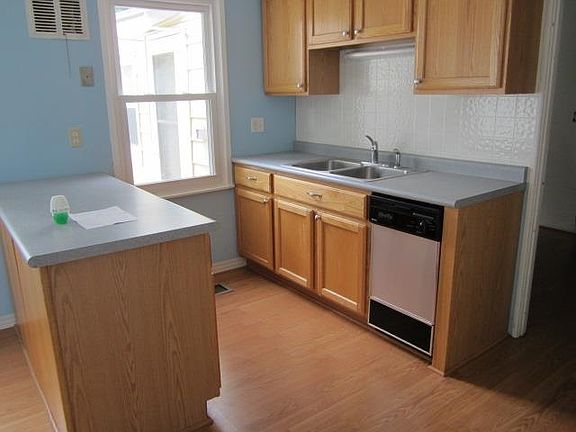 4th image of 2609 Sampson St