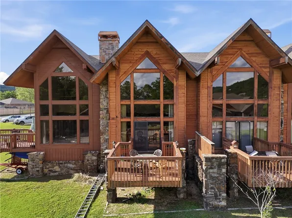 1 Landing Dr #28, Eureka Springs, AR 72631