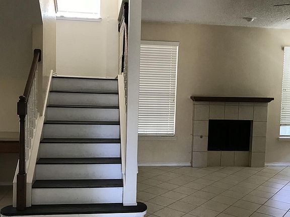 2nd image of 927 Wintercrest Ct