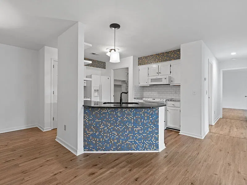 2 bed, 2.0 bath, 1175 sqft, $1,650 — Photo 2