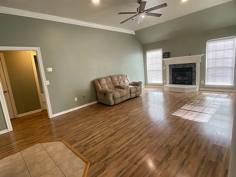 610 Topaz St — Photo 5