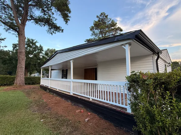 121 Camellia Dr, Rocky Point, NC 28457