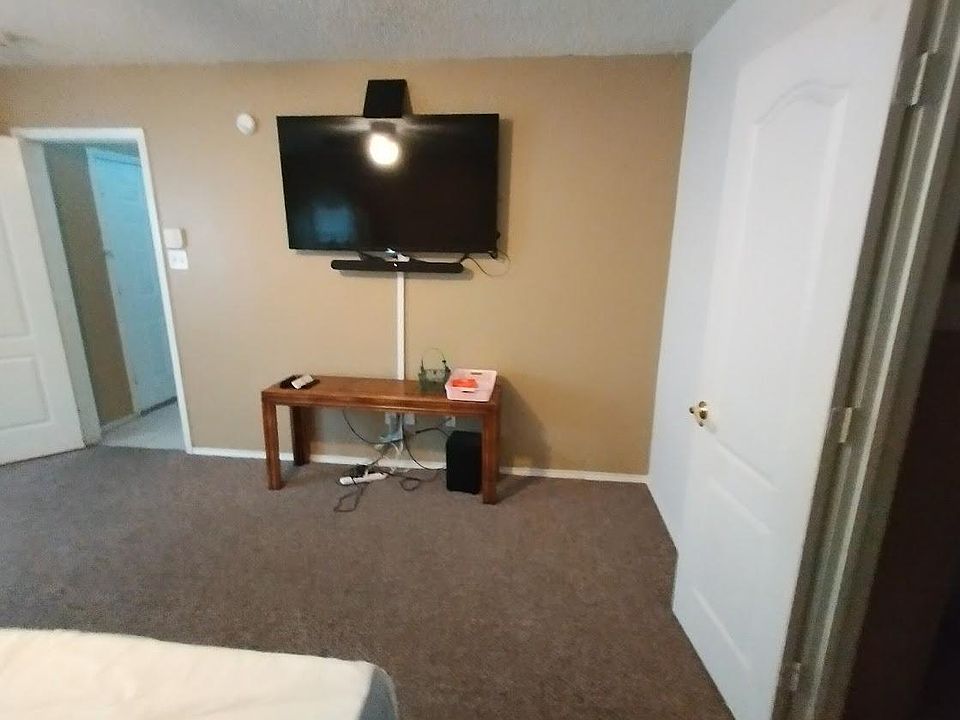 1st image of 624 Stellaway Dr