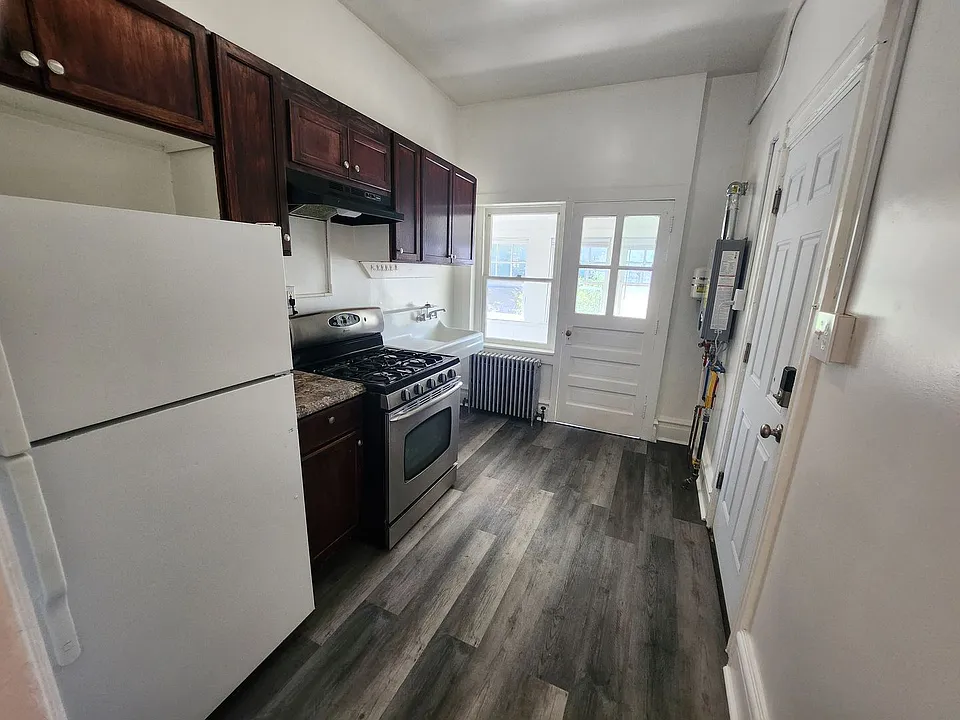 266-268 E Walnut St