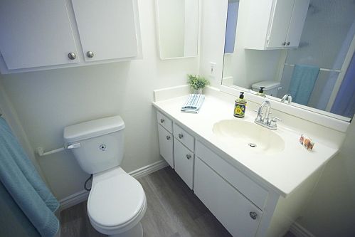 5th image of 18414 Collins St APT 218