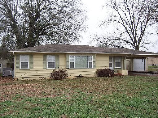 1st image of 211 Putnam Ave