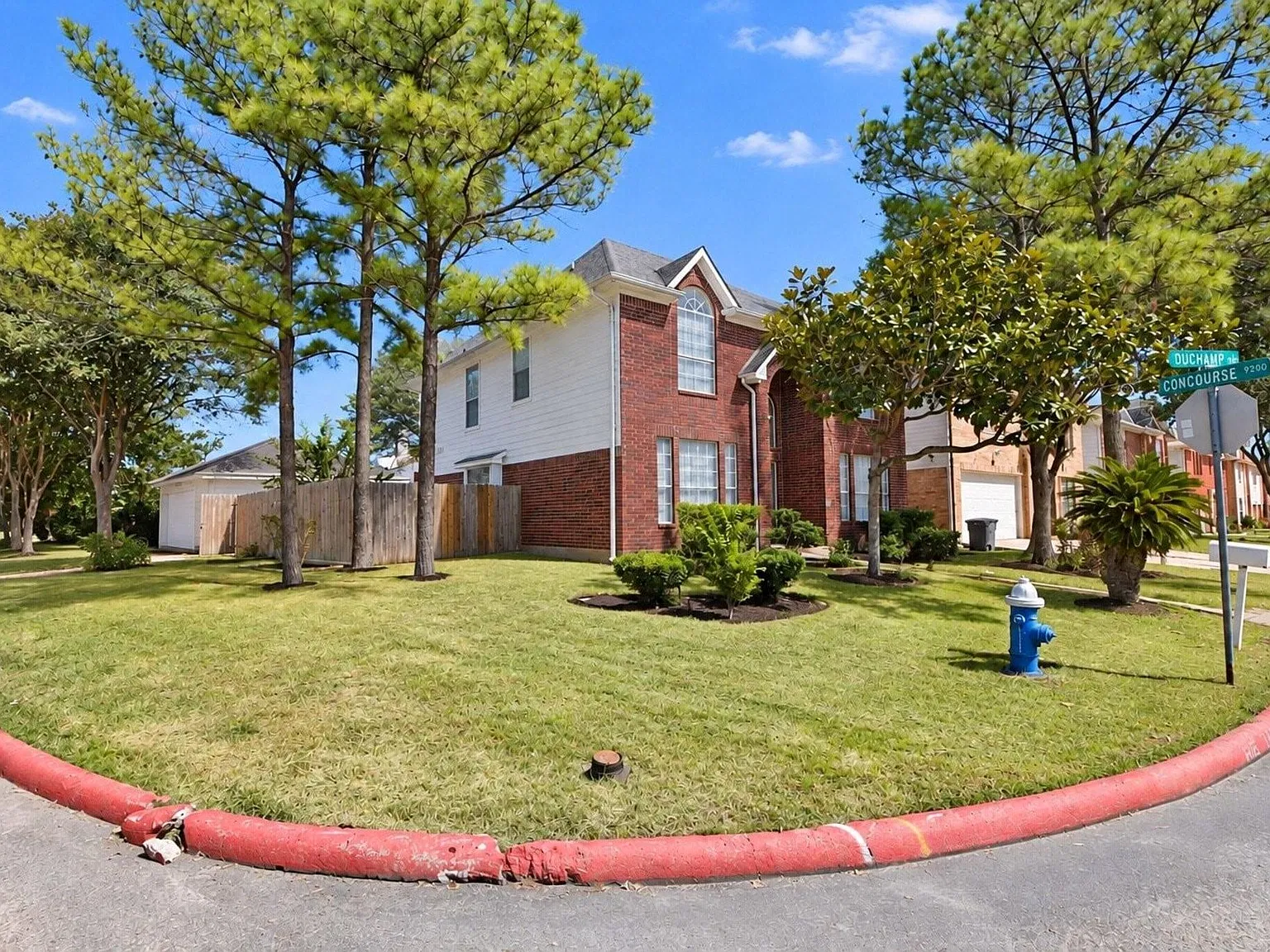 5 bed, 2.5 bath, 2924 sqft, $2,500 — Photo 3